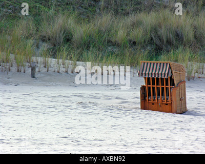 leere Strandkorb am Strand im Herbst-Winter in Heringsdorf auf der Insel Usedom-Deutschland Stockfoto