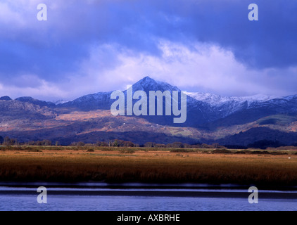 Cnicht vom Maiskolben an Porthmadog Blick über Traeth Mawr Snowdonia National Park Gwynedd North Wales UK Stockfoto