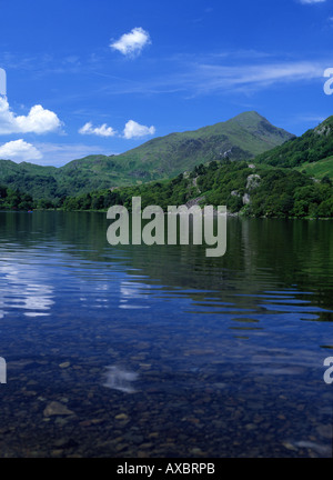 Yr Aran spiegelt sich in Llyn Gwynant Snowdonia Gwynedd North Wales UK Stockfoto