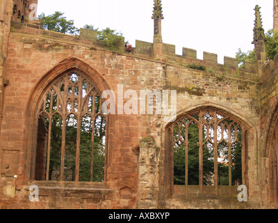 Mauerwerk Ruine alte Coventry Cathedral Windows East Midlands England Stockfoto