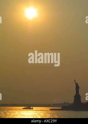 Satzung der Freiheit am Sonnenuntergang, USA, Manhattan, New York Stockfoto