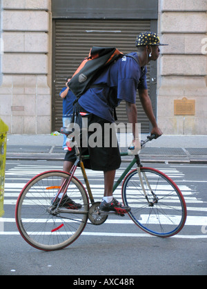 Fahrradkurier am Broadway, USA, Manhattan, New York Stockfoto