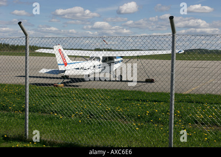 kleines Flugzeug im park Stockfoto