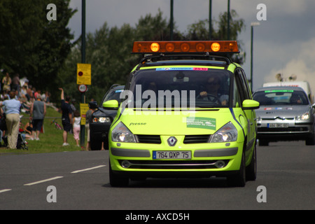 Tour de France uk Werbe Escort Fahrzeug van Stockfoto