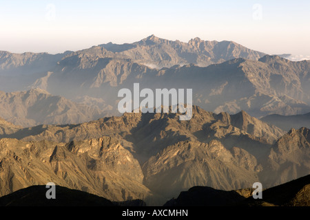 Ansicht des Jebel Akhdar reichen von Sharaf Al Amein in der westlichen Hajar-Gebirge im Oman. Stockfoto