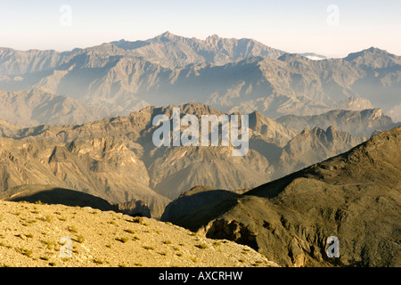 Ansicht des Jebel Akhdar reichen von Sharaf Al Amein in der westlichen Hajar-Gebirge im Oman. Stockfoto