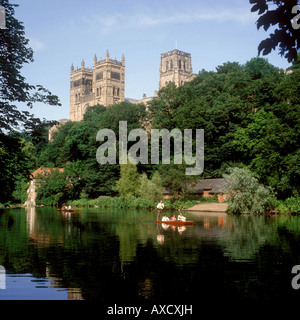 Bootfahren auf der Fluss Wear in der Nähe von Kathedrale von Durham Stockfoto