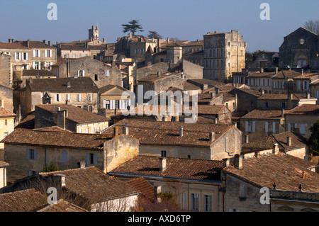 Blick über die Stadt. Die Stadt. Vom Weingut Château Ausone. Saint Emilion, Bordeaux, Frankreich Stockfoto