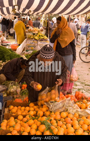 Dienstag Wochenmarkt in der Nähe der alten Stadt Ghadames-Libyen Stockfoto