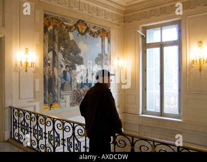 Kunstbetrachtung in der Musée Massena Nizza an der Cote d ' Azur (Côte d ' Azur), Frankreich Stockfoto