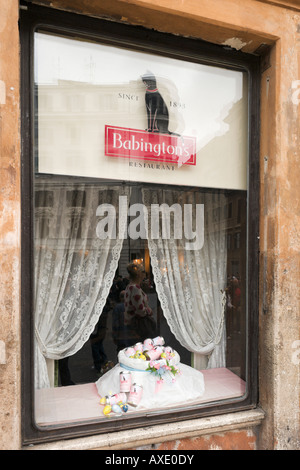 Fenster der Babingtons Restaurant in der Nähe der spanischen Treppe, Altstadt, Rom, Italien Stockfoto