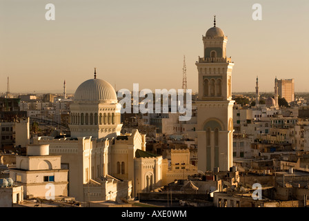 Gesamtansicht über die Stadt Tripolis zeigen die Masdsched Jamal Abdel-Nasser-Moschee-Libyen Stockfoto