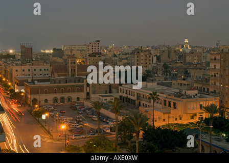 Gesamtansicht der Stadt Tripolis durch Nacht Tripolis Libyen Stockfoto