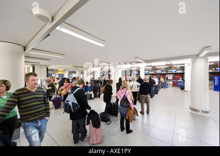 Ryanair Abfertigungsschalter am Flughafen Ciampino, Rom, Italien Stockfoto