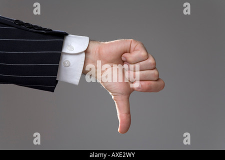 Mann mit "Daumen hoch", Nahaufnahme Stockfoto