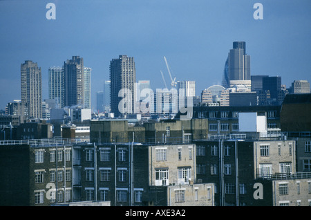 UK-LONDON CITY SCAPE HIGH RISE BLOCK ARCHITEKTUR BÜROGEBÄUDE BAUKRÄNE Stockfoto