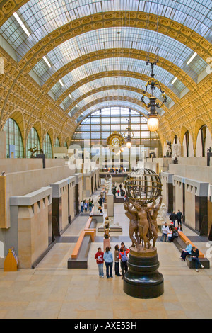 Innenansichten des Musee d Orsay Paris Frankreich ein Museum der Künste in einem umgebauten Bahnhof Stockfoto