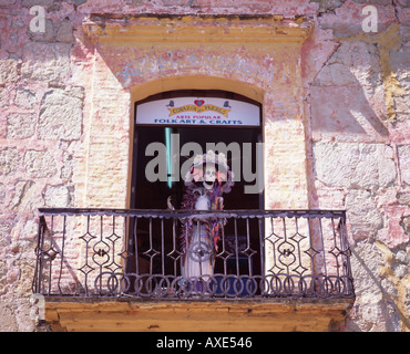 Skelett im Fenster der Volkskunst und Handwerk shop Oaxaca Mexico Stockfoto