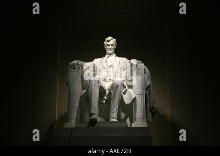 Eine Nahaufnahme der frontalen Blick auf die Lincoln-Statue im Lincoln Memorial, Washington DC. Stockfoto