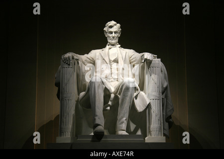 Eine Nahaufnahme der frontalen Blick auf die Lincoln-Statue im Lincoln Memorial, Washington DC. Stockfoto