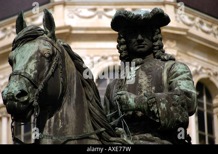 Statue von Graf Ludwig Andreas von Khevenhüller von Aichelberg Frankenburg, Teil der Maria Theresian Statue, Wien, Österreich Stockfoto