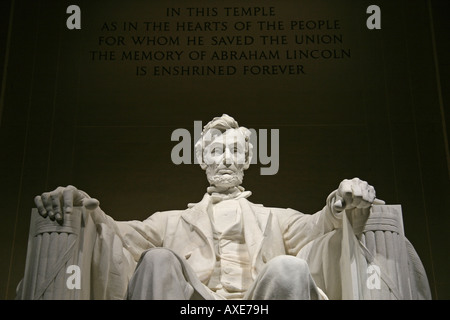 Eine Nahaufnahme der frontalen Blick auf die Lincoln-Statue im Lincoln Memorial, Washington DC. Stockfoto