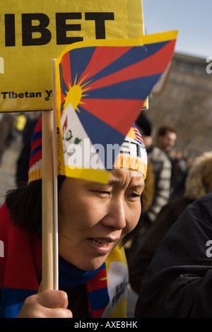 Demonstranten marschieren durch London gegen die chinesische Herrschaft in Tibet Stockfoto