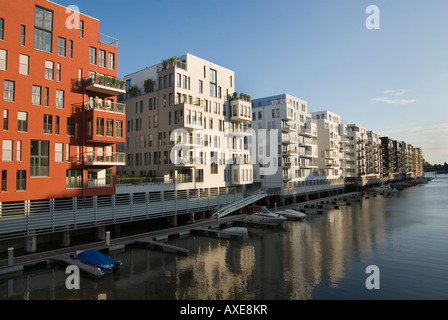 Deutschland, Frankfurt, Westhafen, Boote am Fluss Stockfoto