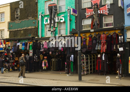 Außen Bekleidungsgeschäfte in Camden Town, London UK Stockfoto