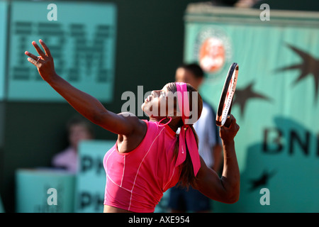 Serena Williams in Aktion auf der Französisch Open 2004 Stockfoto