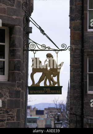 dh Gladstones land ROYAL MILE EDINBURGH 17. Jahrhundert Lady Treppen Haus Schriftsteller Museum Zeichen Stockfoto