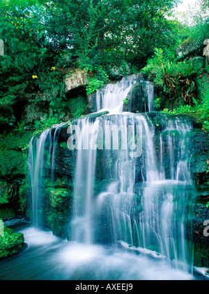 Wasserfall; Hever Castle; Kent; Großbritannien, England; Stockfoto