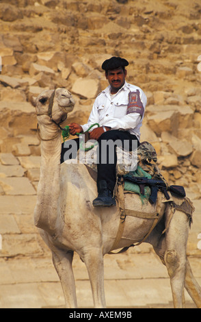 Porträt der Polizei Wache auf einem Kamel, Ägypten Stockfoto