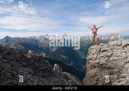 Österreich, Salzburger Land, junger Mann jubeln Stockfoto