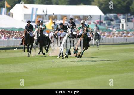 Endgültige Veueve Clicquot Gold Cup Polo im Cowdray Polo Club, Dubai gewinnen gegen Schwarz trägt Juli 2005 Stockfoto