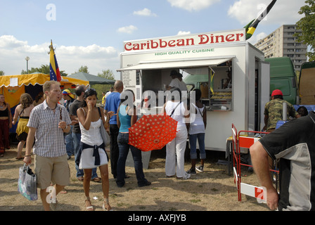 Karibik-Diner-Anhänger an der Carnaval Del Pueblo Burgess Park Southwark London 6. August 2006 Stockfoto