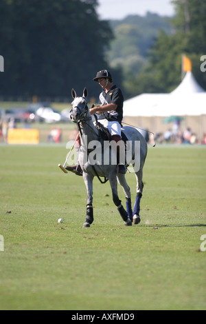 Finale des Gold Cup Veueve Clicquot Polo im Cowdray Park Poloclub, Schwarzbären Spieler Juli 2005 Stockfoto