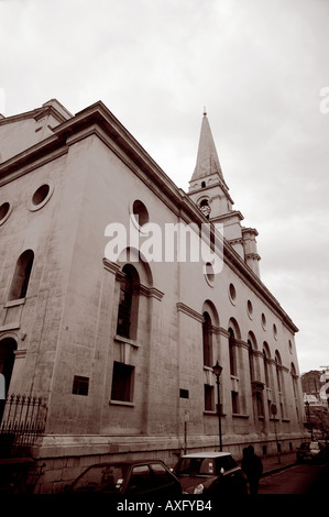 Sepia Side View Christuskirche von Hawksmoor, Spitalfields, East London, UK Stockfoto