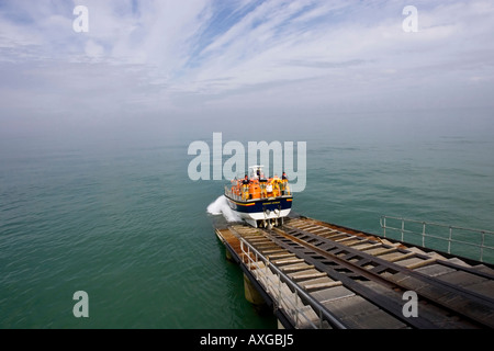 Start der RNLI Cromer Tyne Klasse Rettungsboot Stockfoto