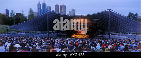 Melbourne Symphony Orchestra in Twilight Konzert Sidney Myer Music Bowl Melbourne Victoria Australien Panorama Stockfoto