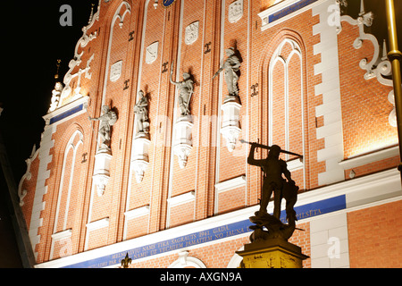 Schwarzhäupterhaus in dem alten Rathausplatz in Riga Lettland in der Nacht Stockfoto
