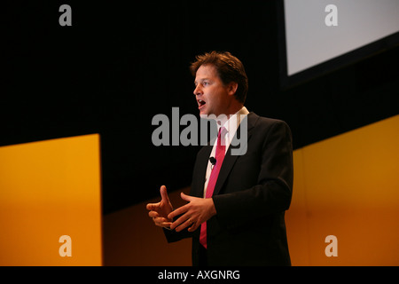 Liberaler Demokrat Führer Nick Clegg MP im Gespräch mit seiner Partei Frühjahrskonferenz 2008 in Liverpool 9. März 2008 Stockfoto