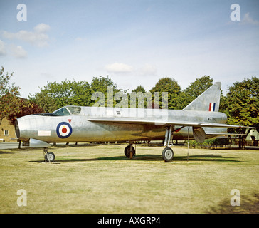 English Electric Lightning P1A-WG760 im Ruhestand und auf dem Display an RAF Henlow UK Stockfoto