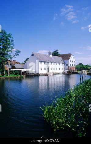 Hambleden Mill River Thames Buckinghamshire Bucks England UK englische Landschaft Wassermühle weiss lackiert Stockfoto