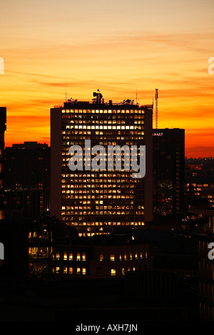 Alpha-Turm im Stadtzentrum von Birmingham im Sonnenuntergang Hyatt Hotel kann auch gesehen werden Stockfoto