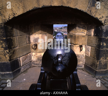 Kanone an den Wänden des Edinburgh Castle, Schottland Stockfoto