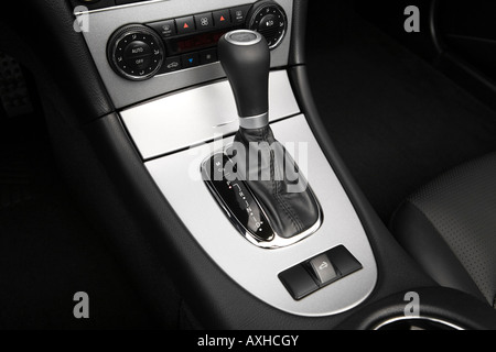 2008 Mercedes-Benz CLK-Klasse CLK63 AMG in schwarz - Getriebe Schalthebel/Mittelkonsole Stockfoto