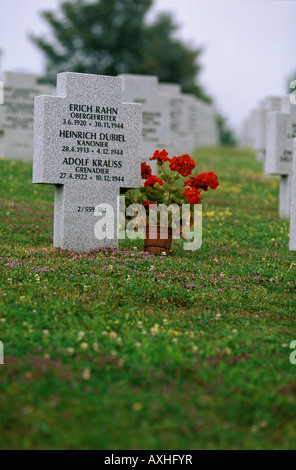 Ein deutschen Soldatenfriedhof in Frankreich, mit den Gräbern der deutschen Soldaten, die in Frankreich im zweiten Weltkrieg starben. Stockfoto