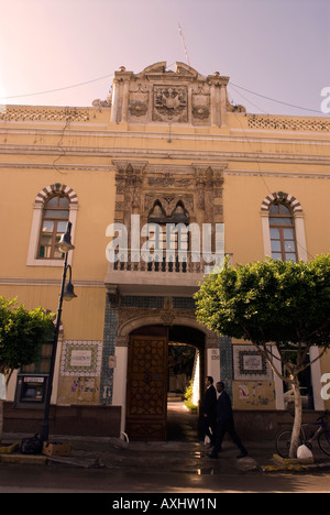 Teil der Fassade der islamischen Kunst und Handwerk Schule Tripolis Libyen Stockfoto