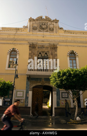 Teil der Fassade der islamischen Kunst und Handwerk Schule Tripolis Libyen Stockfoto